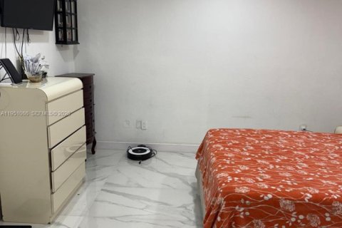 House in Homestead, Florida 3 bedrooms, 115.94 sq.m. № 2007183 - photo 15