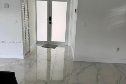 House in Homestead, Florida 3 bedrooms, 115.94 sq.m. № 2007183 - photo 13