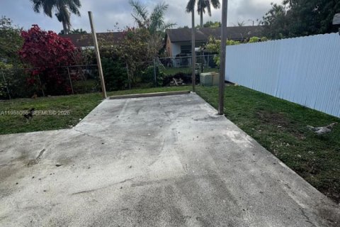 House in Homestead, Florida 3 bedrooms, 115.94 sq.m. № 2007183 - photo 26