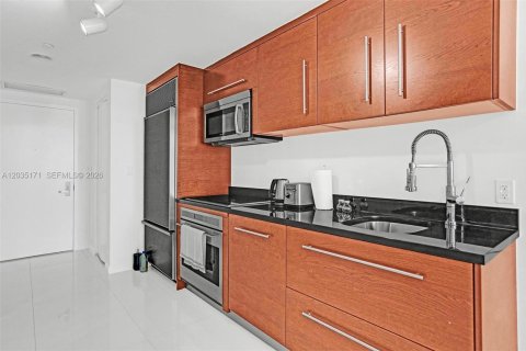 Купить кондоминиум в Майами, Флорида 55.56м2, № 2085220 - фото 17