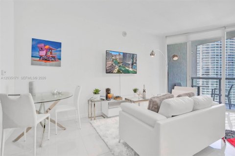 Купить кондоминиум в Майами, Флорида 55.56м2, № 2085220 - фото 3