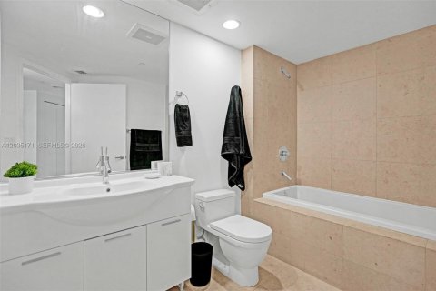 Купить кондоминиум в Майами, Флорида 55.56м2, № 2085220 - фото 18