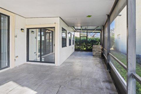 House in Coral Springs, Florida 4 bedrooms, 209.31 sq.m. № 2083272 - photo 14