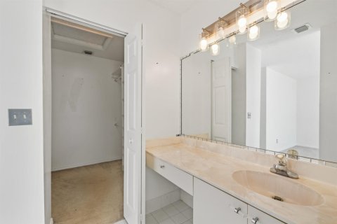 House in Coral Springs, Florida 4 bedrooms, 209.31 sq.m. № 2083272 - photo 25