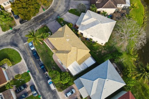 House in Coral Springs, Florida 4 bedrooms, 209.31 sq.m. № 2083272 - photo 30