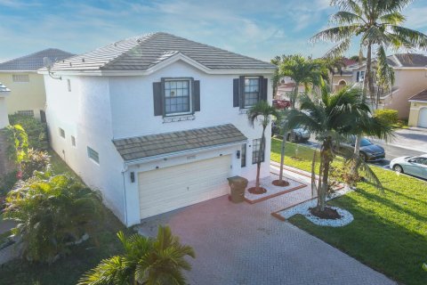 House in Coral Springs, Florida 4 bedrooms, 209.31 sq.m. № 2083272 - photo 26