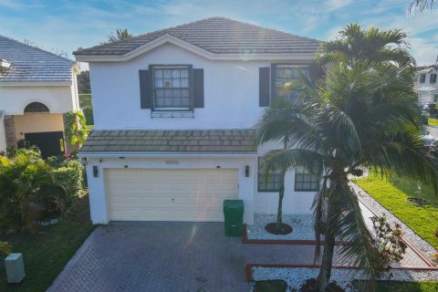 House in Coral Springs, Florida 4 bedrooms, 209.31 sq.m. № 2083272 - photo 27