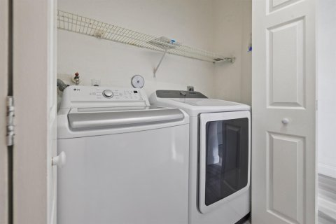 House in Coral Springs, Florida 4 bedrooms, 209.31 sq.m. № 2083272 - photo 8