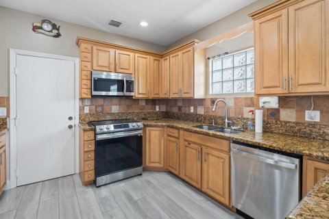 House in Coral Springs, Florida 4 bedrooms, 209.31 sq.m. № 2083272 - photo 11