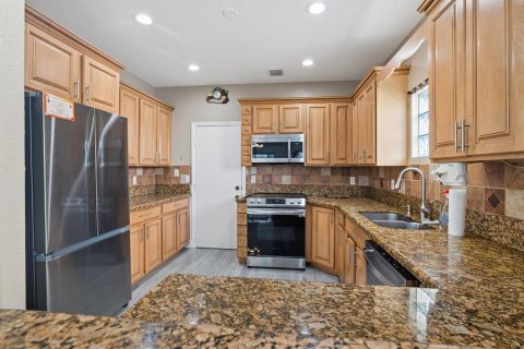 House in Coral Springs, Florida 4 bedrooms, 209.31 sq.m. № 2083272 - photo 12