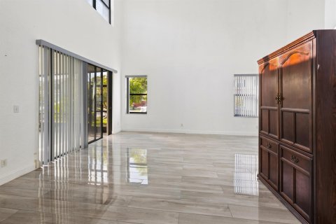 House in Coral Springs, Florida 4 bedrooms, 209.31 sq.m. № 2083272 - photo 5