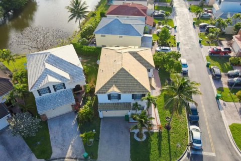 House in Coral Springs, Florida 4 bedrooms, 209.31 sq.m. № 2083272 - photo 28