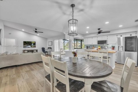 House in Fort Myers, Florida 4 bedrooms, 231.33 sq.m. № 2026029 - photo 17