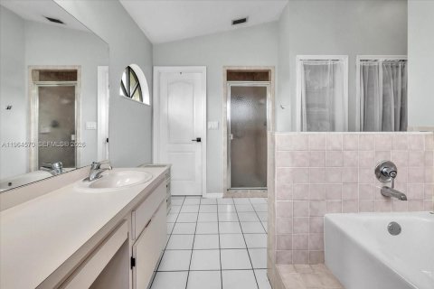 House in Fort Myers, Florida 4 bedrooms, 231.33 sq.m. № 2026029 - photo 25