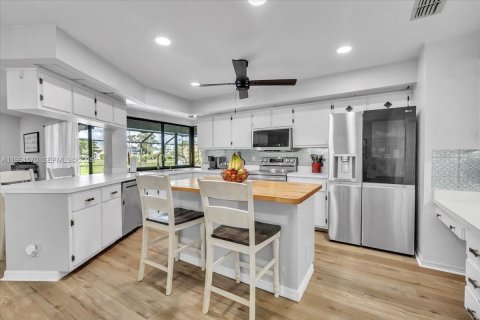 House in Fort Myers, Florida 4 bedrooms, 231.33 sq.m. № 2026029 - photo 11