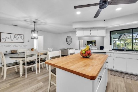 House in Fort Myers, Florida 4 bedrooms, 231.33 sq.m. № 2026029 - photo 13