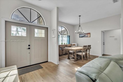 House in Fort Myers, Florida 4 bedrooms, 231.33 sq.m. № 2026029 - photo 7