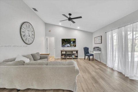 House in Fort Myers, Florida 4 bedrooms, 231.33 sq.m. № 2026029 - photo 20