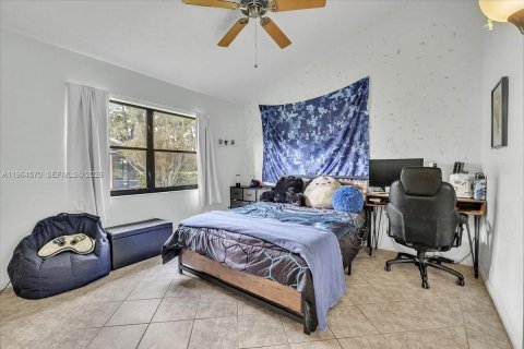 House in Fort Myers, Florida 4 bedrooms, 231.33 sq.m. № 2026029 - photo 30