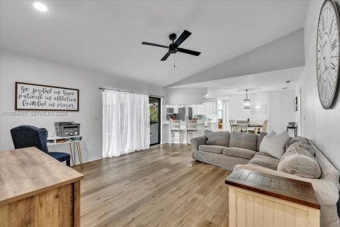 House in Fort Myers, Florida 4 bedrooms, 231.33 sq.m. № 2026029 - photo 21