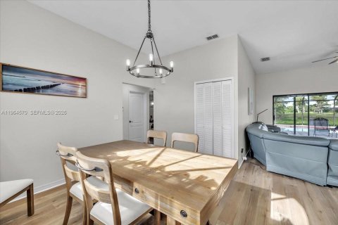 House in Fort Myers, Florida 4 bedrooms, 231.33 sq.m. № 2026029 - photo 9