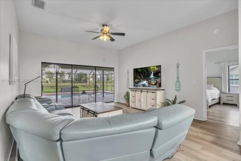 House in Fort Myers, Florida 4 bedrooms, 231.33 sq.m. № 2026029 - photo 4