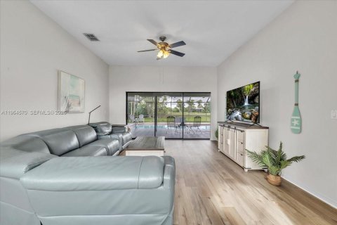 House in Fort Myers, Florida 4 bedrooms, 231.33 sq.m. № 2026029 - photo 5