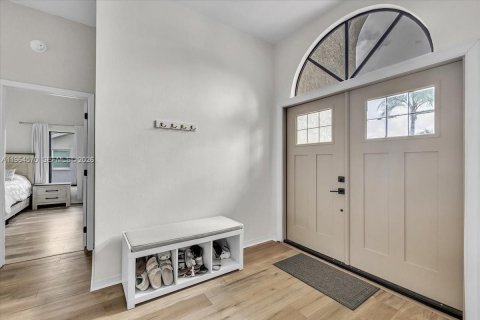 House in Fort Myers, Florida 4 bedrooms, 231.33 sq.m. № 2026029 - photo 3