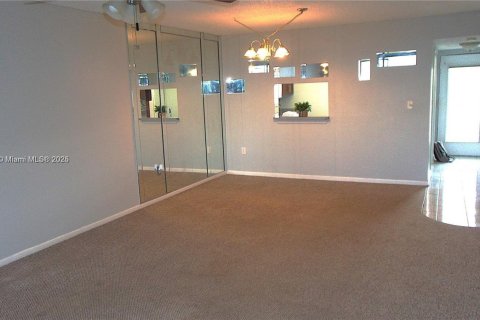 Copropriété à louer à North Lauderdale, Floride: 2 chambres, 92.9 m2 № 1946267 - photo 9
