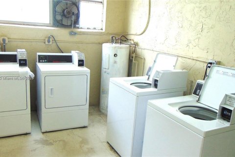 Copropriété à louer à North Lauderdale, Floride: 2 chambres, 92.9 m2 № 1946267 - photo 13