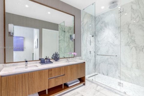 Copropriété à vendre à Miami, Floride: 5 chambres, 438.96 m2 № 2152432 - photo 8