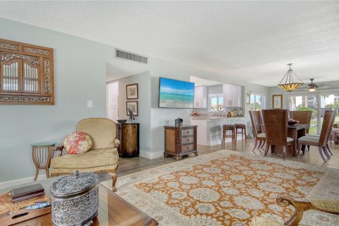 House in Longboat Key, Florida 2 bedrooms, 123.1 sq.m. № 2214906 - photo 12