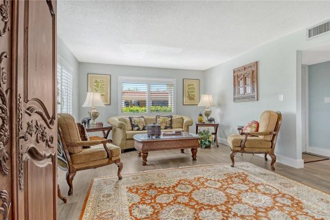 House in Longboat Key, Florida 2 bedrooms, 123.1 sq.m. № 2214906 - photo 13