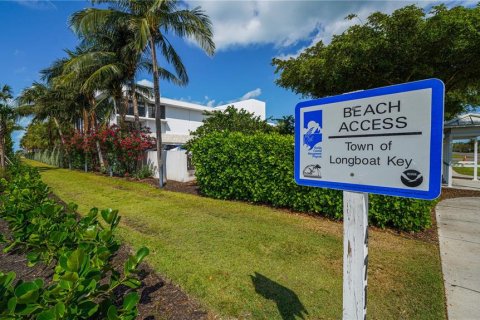 House in Longboat Key, Florida 2 bedrooms, 123.1 sq.m. № 2214906 - photo 30