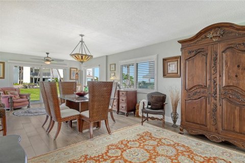 House in Longboat Key, Florida 2 bedrooms, 123.1 sq.m. № 2214906 - photo 14