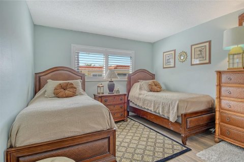 House in Longboat Key, Florida 2 bedrooms, 123.1 sq.m. № 2214906 - photo 20