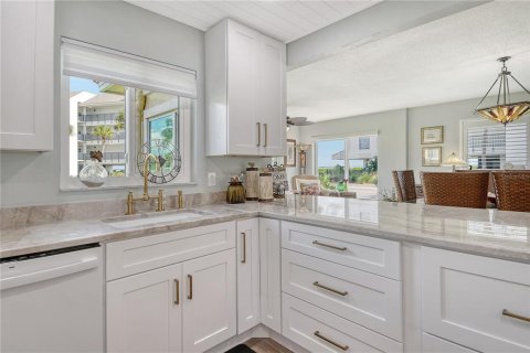 House in Longboat Key, Florida 2 bedrooms, 123.1 sq.m. № 2214906 - photo 9