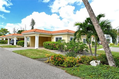 House in Longboat Key, Florida 2 bedrooms, 123.1 sq.m. № 2214906 - photo 3