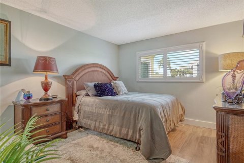 House in Longboat Key, Florida 2 bedrooms, 123.1 sq.m. № 2214906 - photo 16