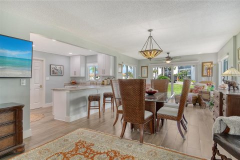 House in Longboat Key, Florida 2 bedrooms, 123.1 sq.m. № 2214906 - photo 10