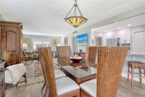 House in Longboat Key, Florida 2 bedrooms, 123.1 sq.m. № 2214906 - photo 11