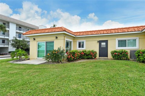 House in Longboat Key, Florida 2 bedrooms, 123.1 sq.m. № 2214906 - photo 24