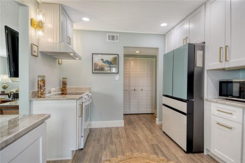 House in Longboat Key, Florida 2 bedrooms, 123.1 sq.m. № 2214906 - photo 7