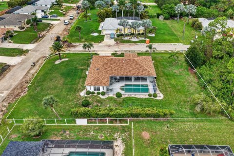 Casa en Port Charlotte, Florida 3 dormitorios, 198.72 m2 № 2329772