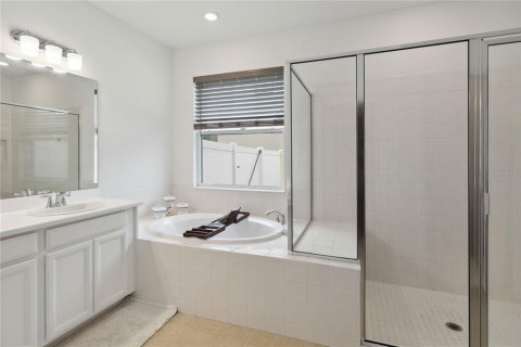 Villa ou maison à vendre à Kissimmee, Floride: 4 chambres, 224.82 m2 № 2093483 - photo 11