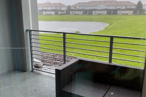 Condominio en venta en Kissimmee, Florida, 2 dormitorios № 2022328 - foto 15