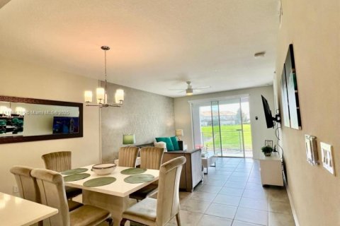 Condominio en venta en Kissimmee, Florida, 2 dormitorios № 2022328 - foto 6