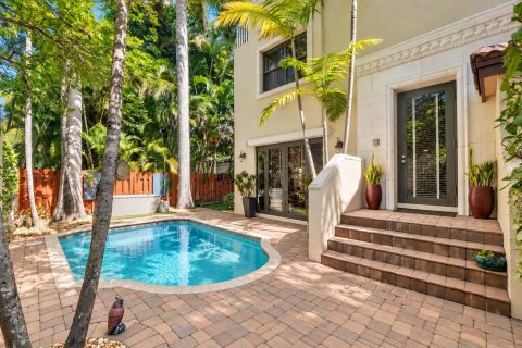 Townhouse in Fort Lauderdale, Florida 4 bedrooms, 271.27 sq.m. № 2426363