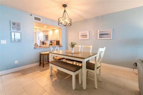 Condominio en alquiler en Redington Shores, Florida, 2 dormitorios, 108.23 m2 № 2109522 - foto 17