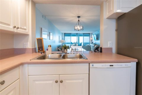 Condominio en alquiler en Redington Shores, Florida, 2 dormitorios, 108.23 m2 № 2109522 - foto 20
